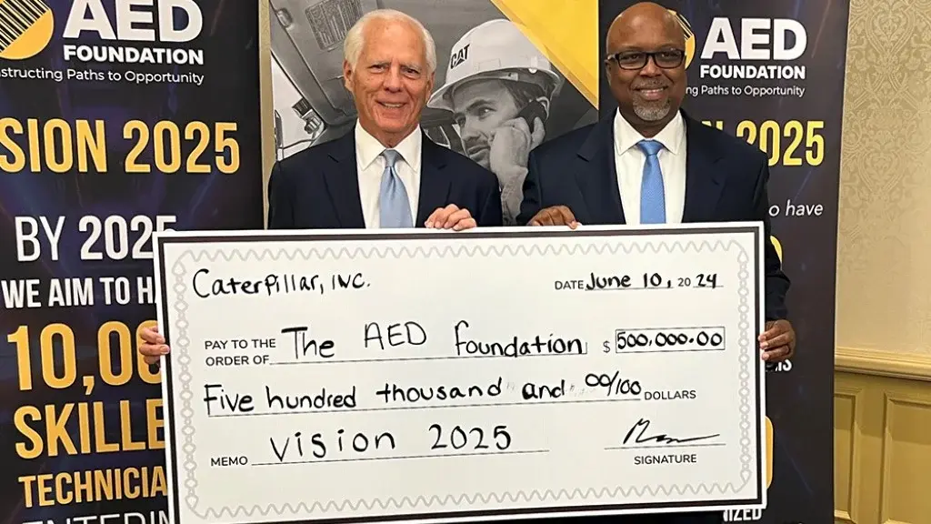 Caterpillar dona $500,000 a la Fundación de Distribuidores de Equipos Asociados (AEDF) | Mundo Ingeniería