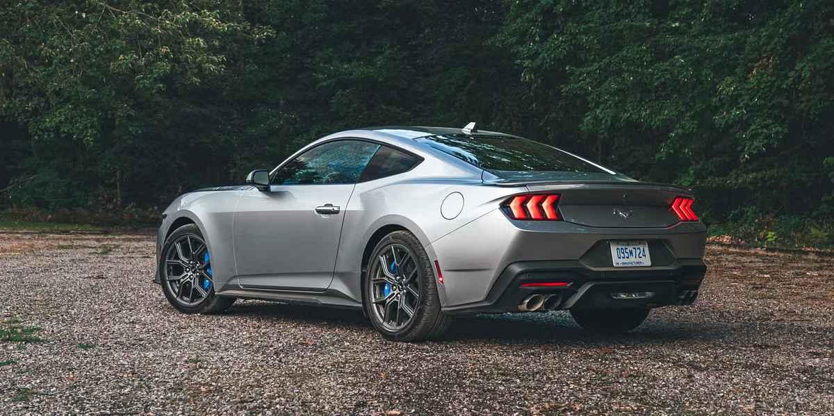 El Ford Mustang V-8 2025 cuesta entre $2600 y $3645 más que antes