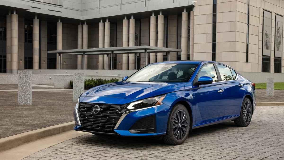 El Nissan Altima 2025 elimina la opción de motor turbo y parte desde $28,140