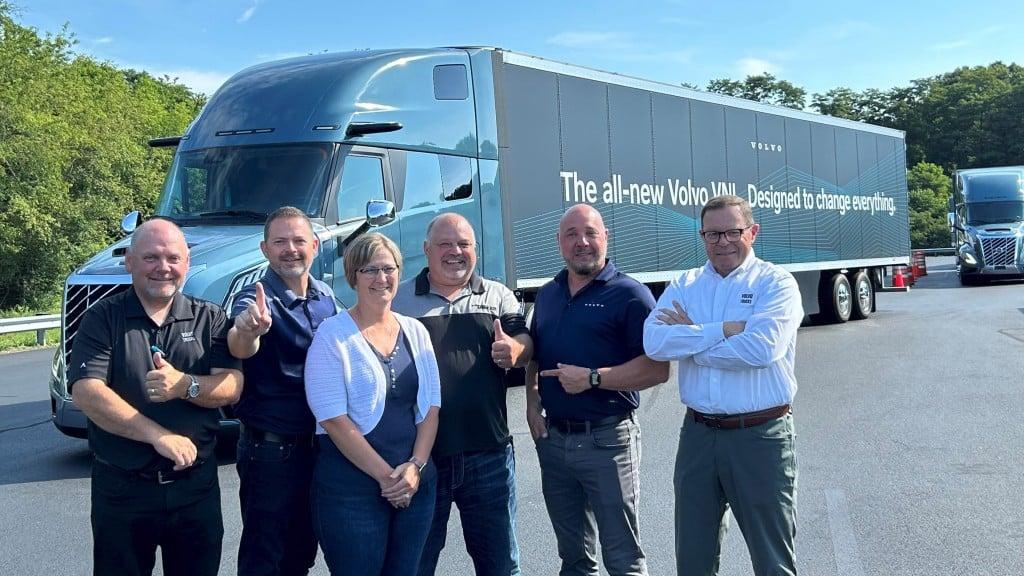 Tobler and Sons, primeros en Canadá en pedir el nuevo camión de largo recorrido de volvo | Mundo Ingeniería