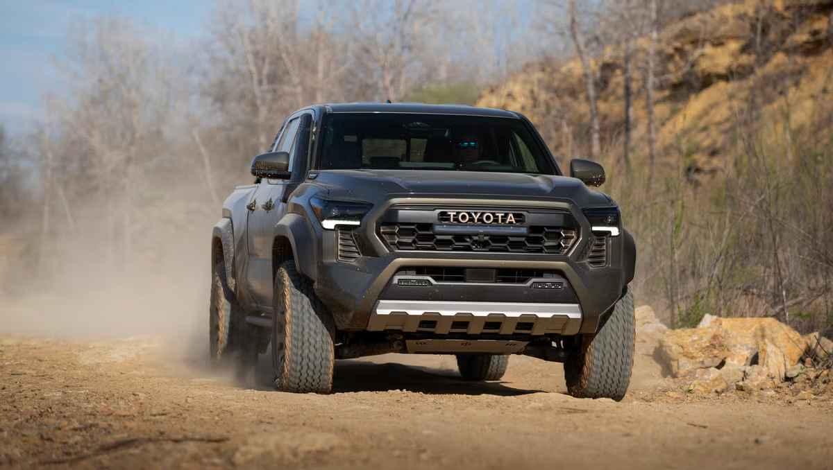 Toyota emite un recall de 33,000 vehículos por calcomanías de capacidad de carga incorrectas | Mundo Ingeniería