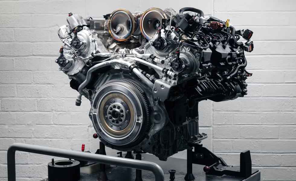 Portada: El Bentley Flying Spur 2025 tendrá el V-8 híbrido de 771 CV del Conti GT