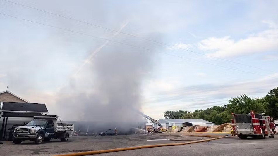 Portada: Incendio causa daños por $1M en empresa de excavación en Hampton Township