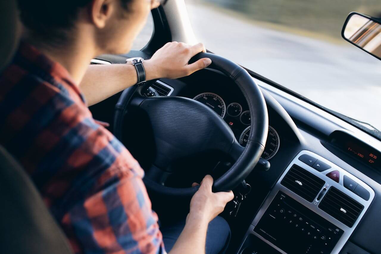 Portada: ¿Por qué sientes brusquedad al conducir?